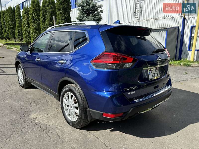 Внедорожник / Кроссовер Nissan Rogue 2017 в Хмельницком