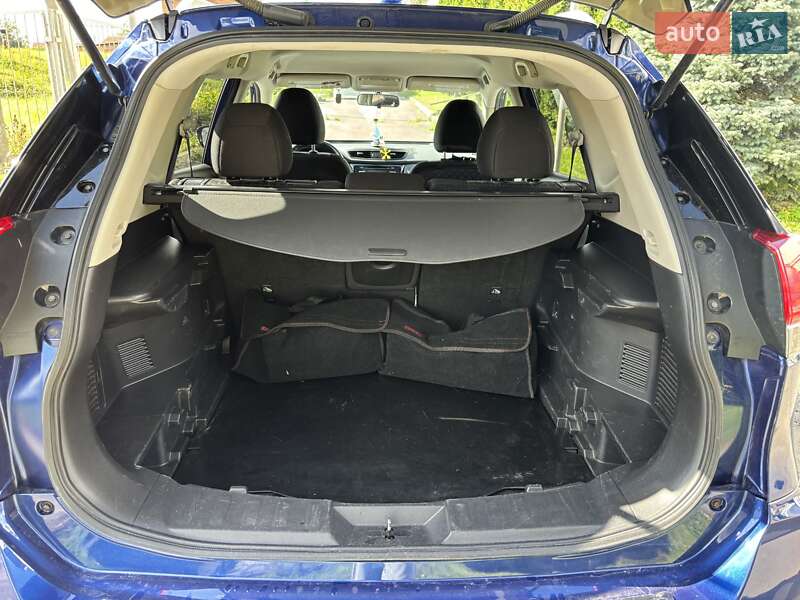 Внедорожник / Кроссовер Nissan Rogue 2017 в Хмельницком