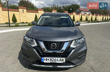 Внедорожник / Кроссовер Nissan Rogue 2018 в 