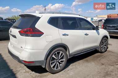 Внедорожник / Кроссовер Nissan Rogue 2019 в 