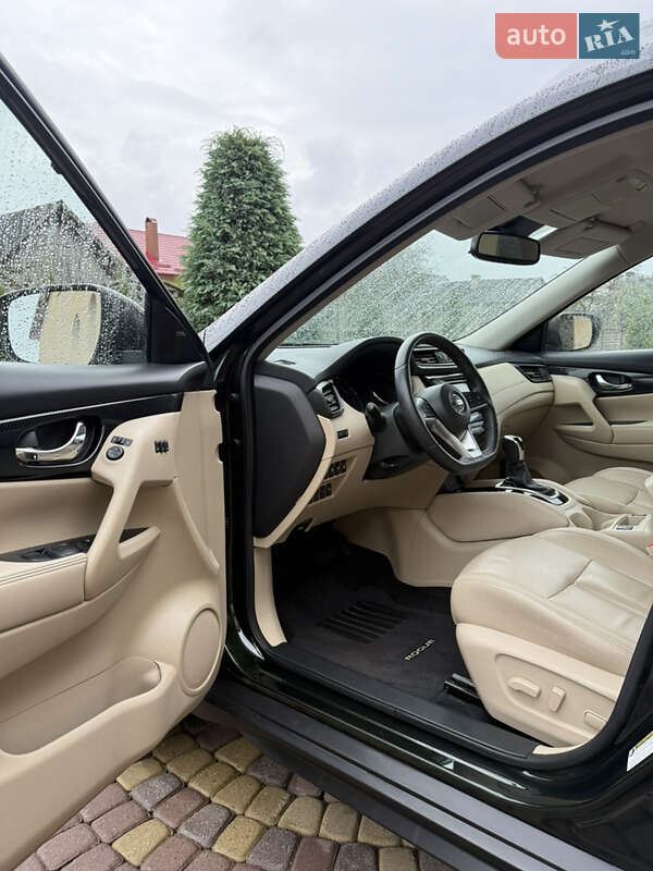 Внедорожник / Кроссовер Nissan Rogue 2018 в Яворове