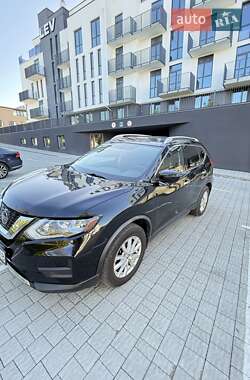 Внедорожник / Кроссовер Nissan Rogue 2018 в 