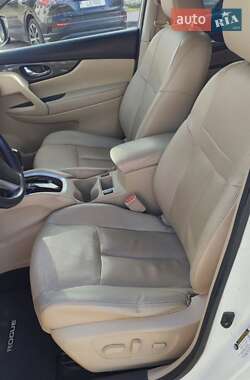 Внедорожник / Кроссовер Nissan Rogue 2015 в 