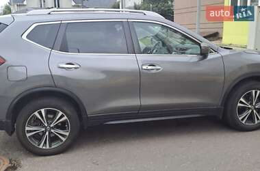 Внедорожник / Кроссовер Nissan Rogue 2019 в 