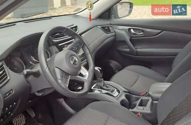 Внедорожник / Кроссовер Nissan Rogue 2019 в 