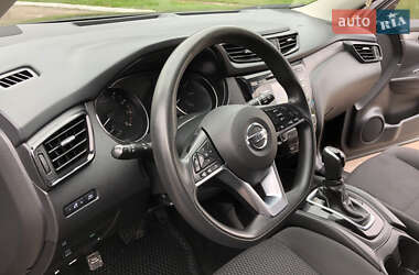 Внедорожник / Кроссовер Nissan Rogue 2018 в 