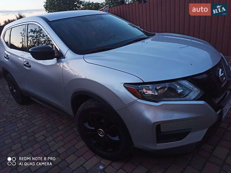 Внедорожник / Кроссовер Nissan Rogue 2016 в Ровно