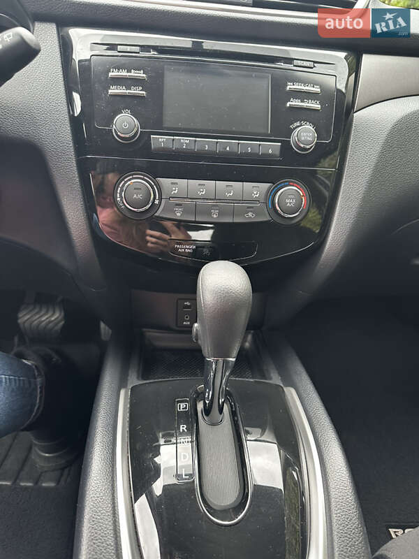 Внедорожник / Кроссовер Nissan Rogue 2016 в Киеве