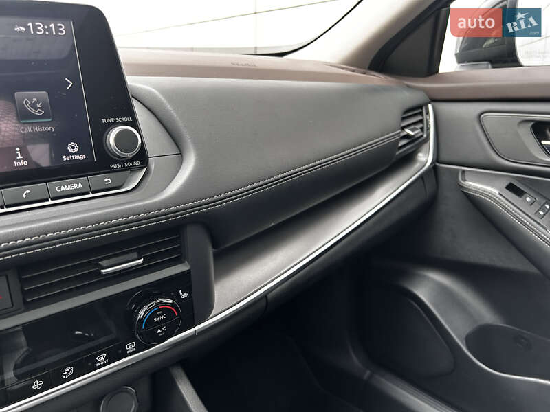 Внедорожник / Кроссовер Nissan Rogue 2023 в Броварах