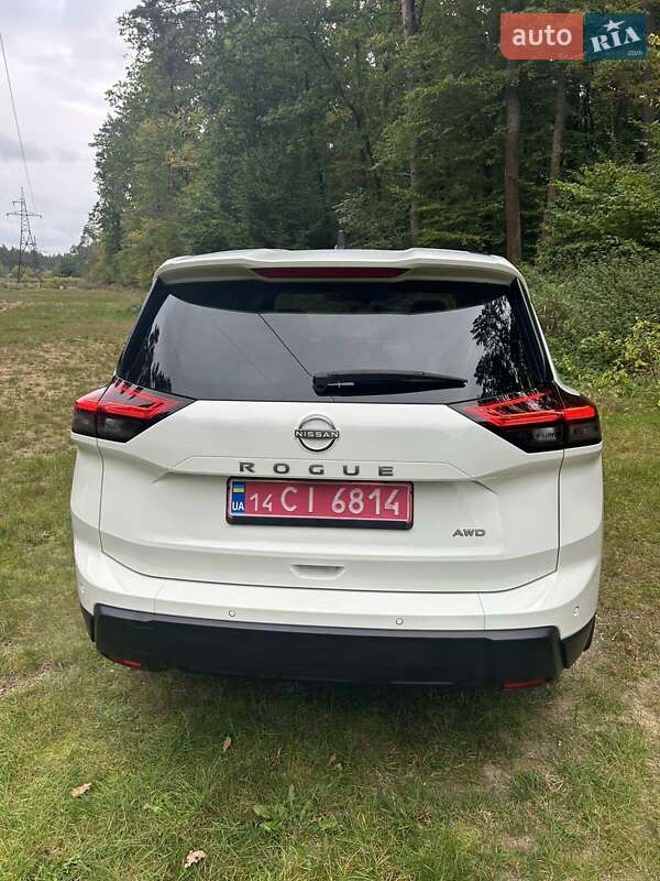 Внедорожник / Кроссовер Nissan Rogue 2024 в Львове