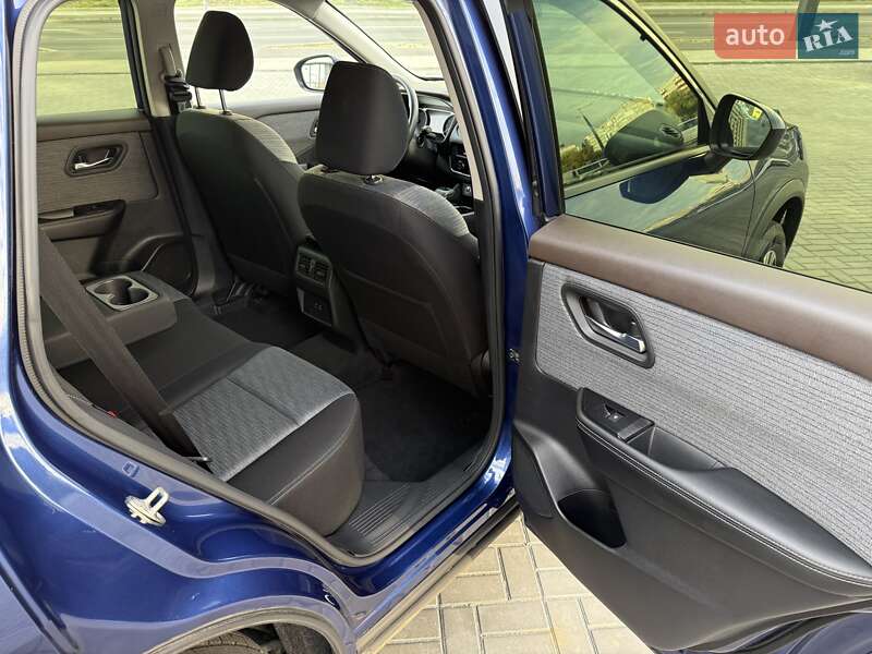 Позашляховик / Кросовер Nissan Rogue 2023 в Дніпрі