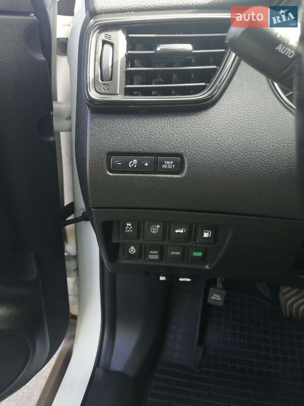 Позашляховик / Кросовер Nissan Rogue 2017 в Горішніх Плавнях