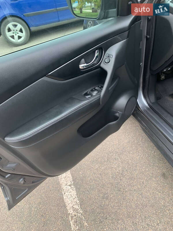 Позашляховик / Кросовер Nissan Rogue 2017 в Кривому Розі