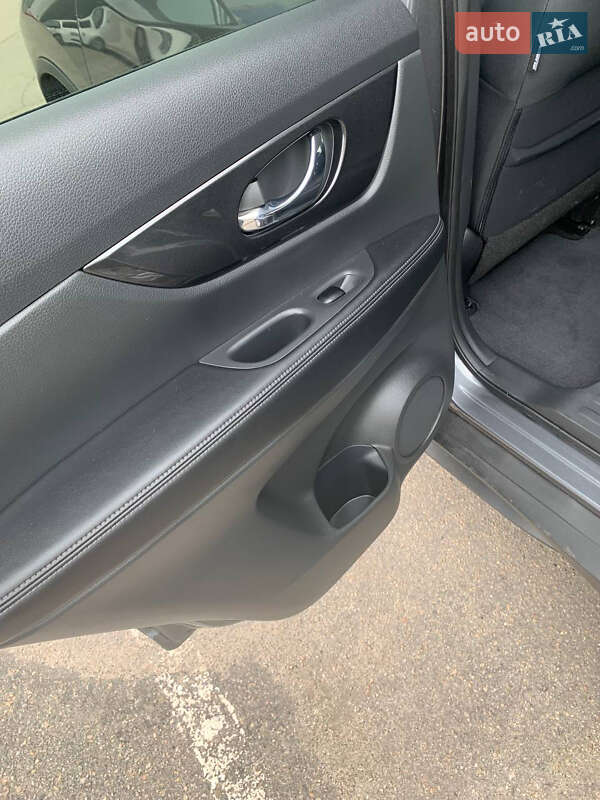 Позашляховик / Кросовер Nissan Rogue 2017 в Кривому Розі