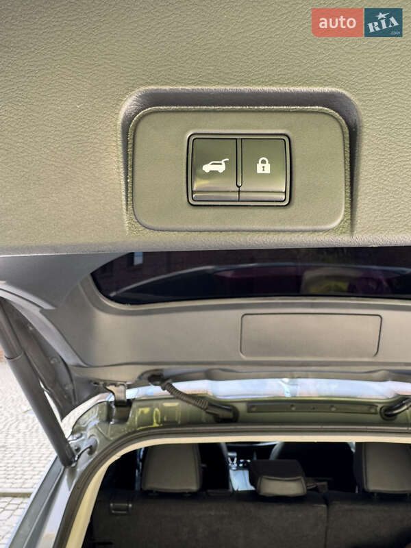 Внедорожник / Кроссовер Nissan Rogue 2021 в Львове