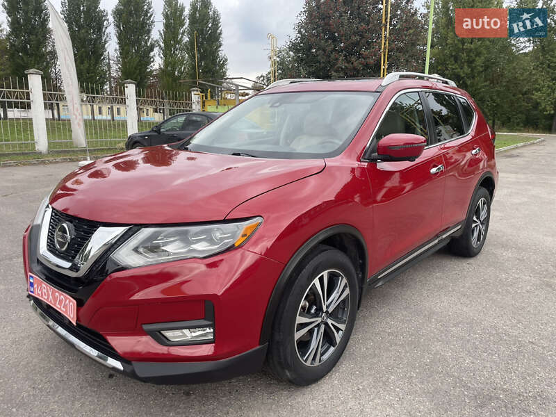 Внедорожник / Кроссовер Nissan Rogue 2017 в Кременчуге