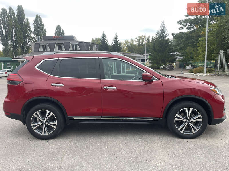 Внедорожник / Кроссовер Nissan Rogue 2017 в Кременчуге