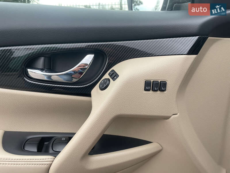 Внедорожник / Кроссовер Nissan Rogue 2017 в Кременчуге