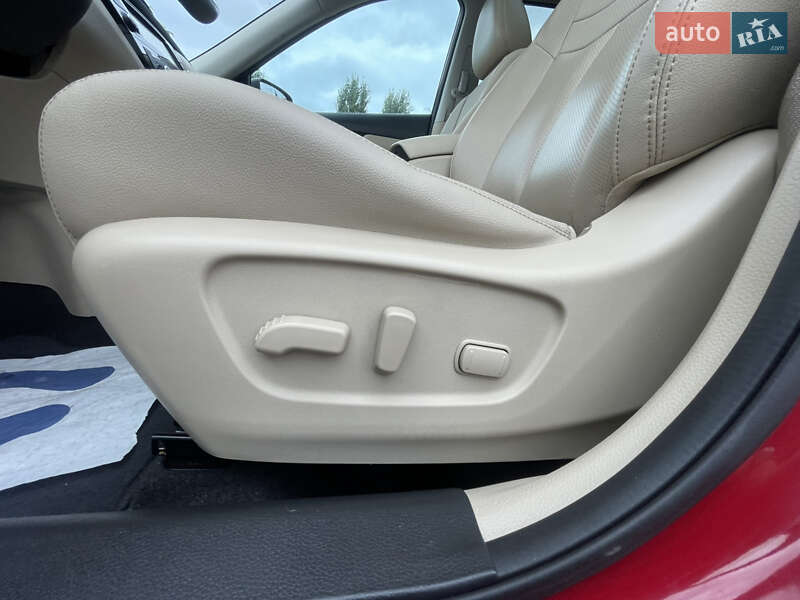 Внедорожник / Кроссовер Nissan Rogue 2017 в Кременчуге