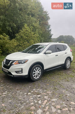 Внедорожник / Кроссовер Nissan Rogue 2017 в 