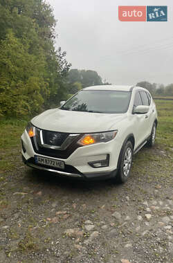 Внедорожник / Кроссовер Nissan Rogue 2017 в 