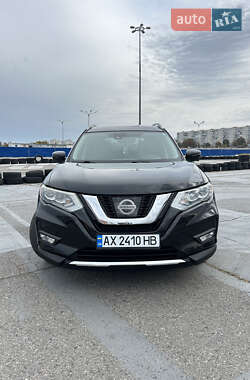 Внедорожник / Кроссовер Nissan Rogue 2017 в Харькове