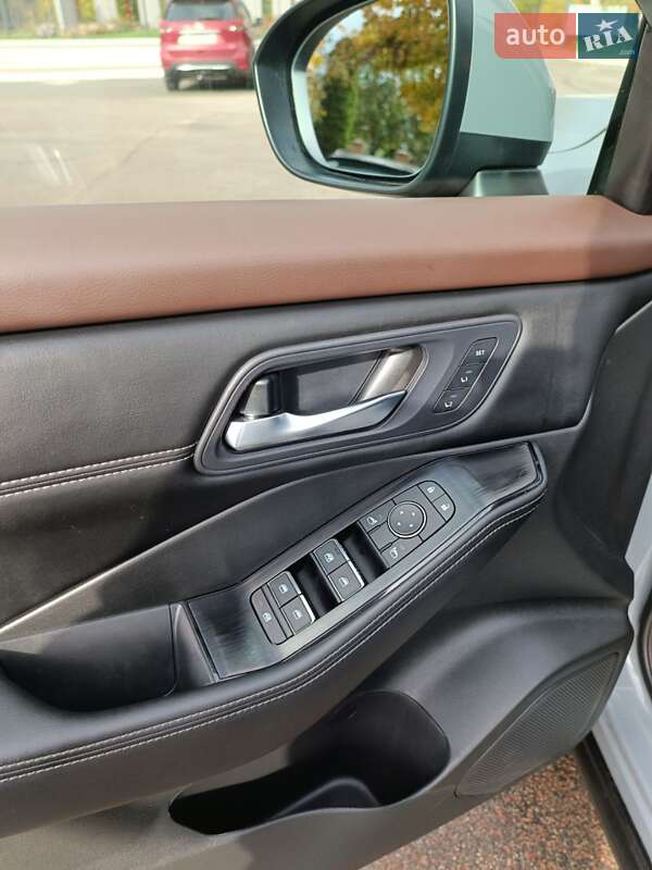 Позашляховик / Кросовер Nissan Rogue 2023 в Києві