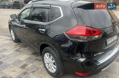 Внедорожник / Кроссовер Nissan Rogue 2017 в 