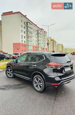 Внедорожник / Кроссовер Nissan Rogue 2018 в 