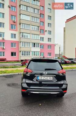 Внедорожник / Кроссовер Nissan Rogue 2018 в 