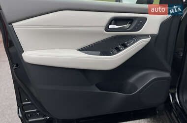 Внедорожник / Кроссовер Nissan Rogue 2023 в 