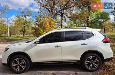 Внедорожник / Кроссовер Nissan Rogue 2017 в Кропивницком