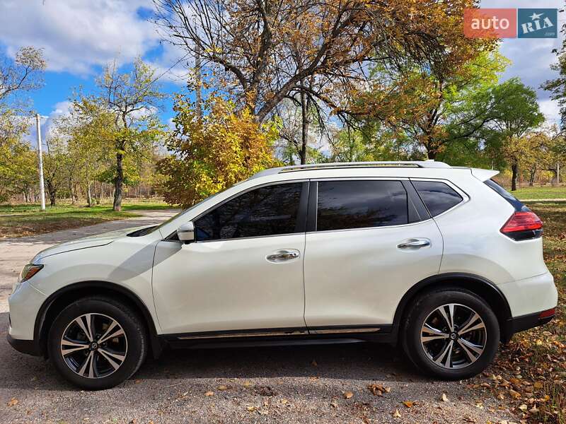 Внедорожник / Кроссовер Nissan Rogue 2017 в 
