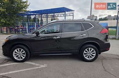 Внедорожник / Кроссовер Nissan Rogue 2017 в 
