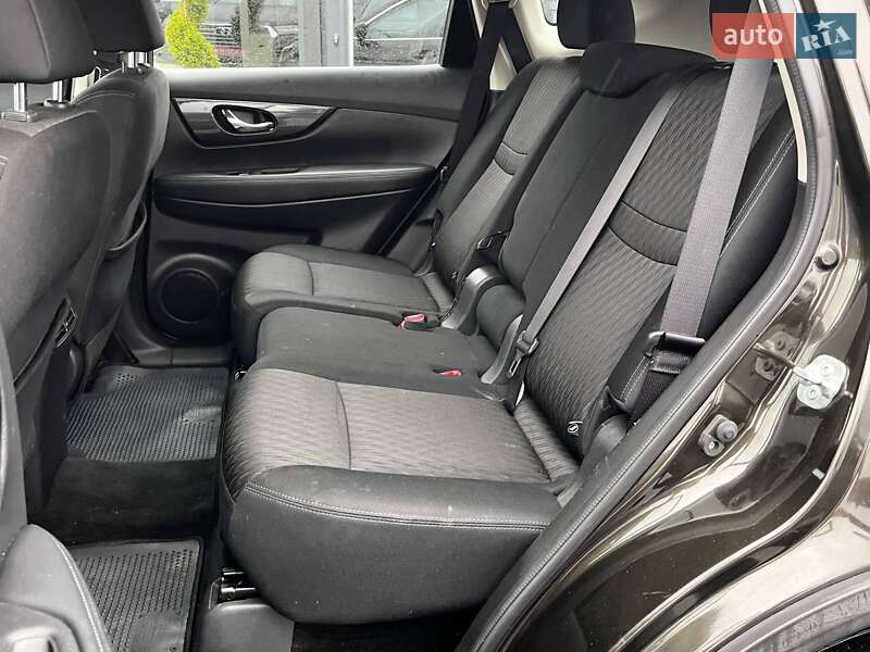 Внедорожник / Кроссовер Nissan Rogue 2017 в Луцке