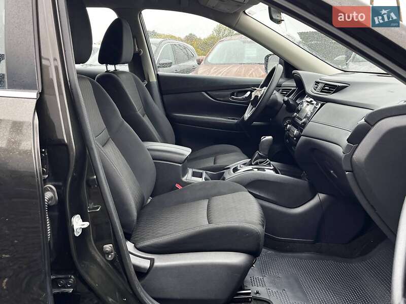 Внедорожник / Кроссовер Nissan Rogue 2017 в Луцке
