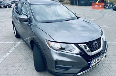Внедорожник / Кроссовер Nissan Rogue 2019 в 