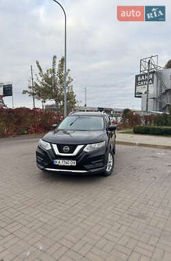 Внедорожник / Кроссовер Nissan Rogue 2018 в 