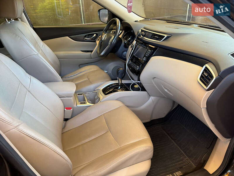 Позашляховик / Кросовер Nissan Rogue 2016 в Чернігові