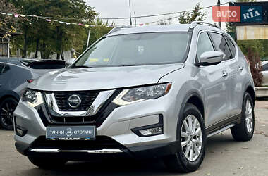 Внедорожник / Кроссовер Nissan Rogue 2017 в Киеве