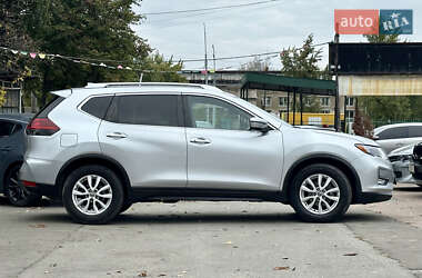 Внедорожник / Кроссовер Nissan Rogue 2018 в 