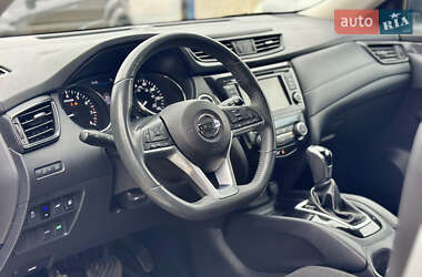 Внедорожник / Кроссовер Nissan Rogue 2018 в 