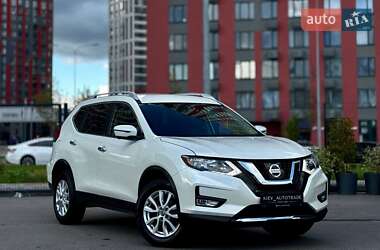 Позашляховик / Кросовер Nissan Rogue 2017 в Києві