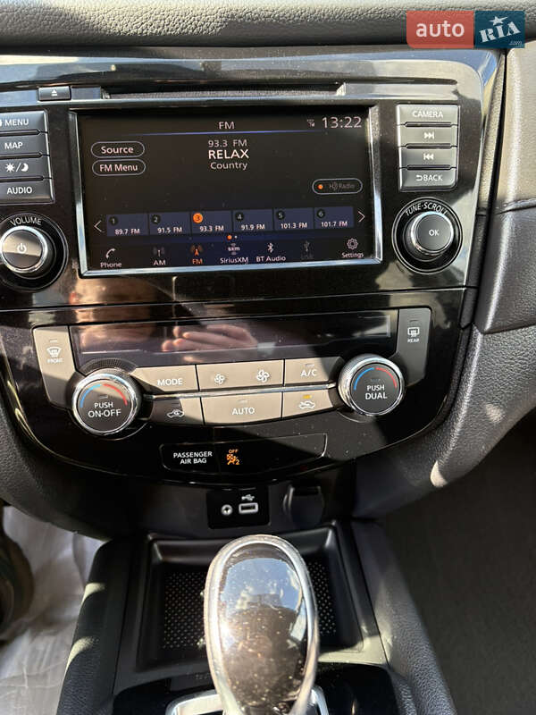 Внедорожник / Кроссовер Nissan Rogue 2017 в Дублянах