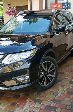 Внедорожник / Кроссовер Nissan Rogue 2018 в 