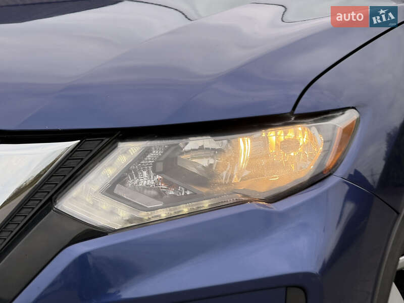 Внедорожник / Кроссовер Nissan Rogue 2017 в Стрые