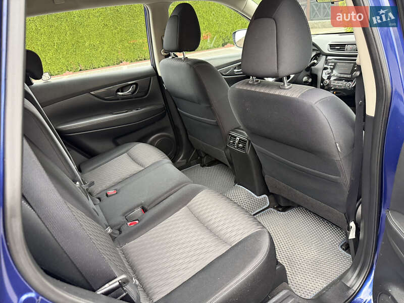 Внедорожник / Кроссовер Nissan Rogue 2017 в Стрые