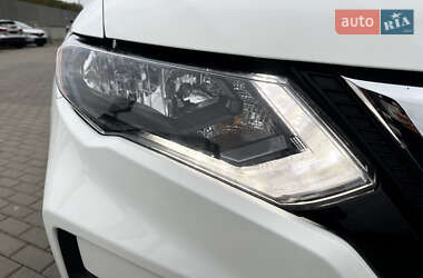 Внедорожник / Кроссовер Nissan Rogue 2017 в 