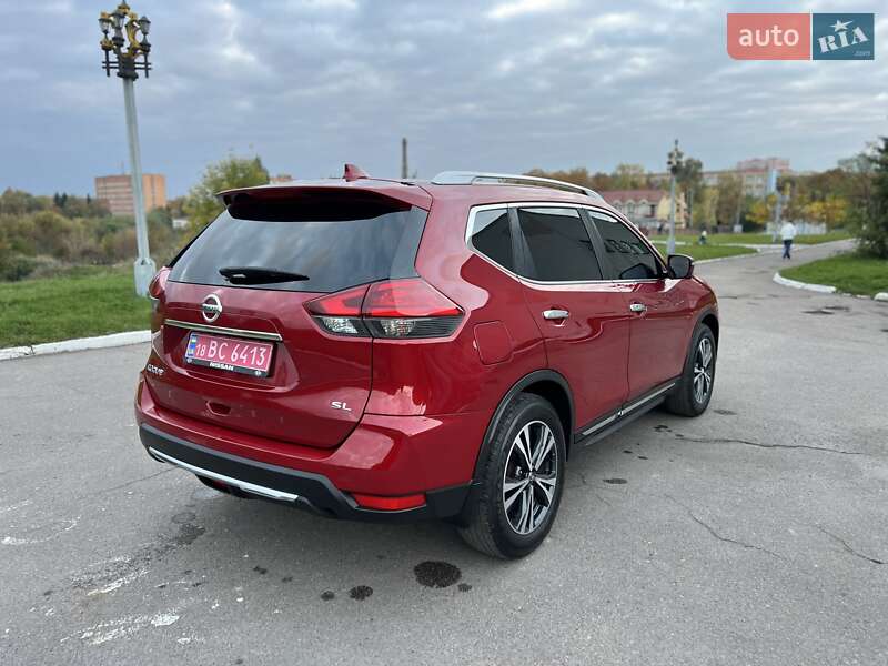 Внедорожник / Кроссовер Nissan Rogue 2017 в Ровно
