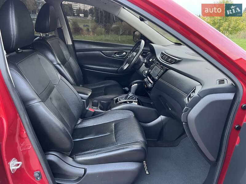 Внедорожник / Кроссовер Nissan Rogue 2017 в Ровно